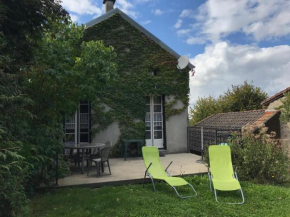 Charmant Gîte avec Activités Extérieures et Auberge sur Place à La Chabanne - FR-1-489-187